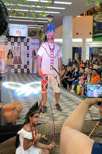 Imagens da 1ª Mostra Intercultural de Moda Indígena da Faculdade Anhanguera, Manaus/AM