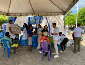 Imagem da ação Feira de Saúde na Praça, realizada pela Faculdade Pitágoras de Medicina na Praça Pública Central da cidade maranhense Codó